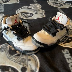 Air Jordan 4 “White Cement” size 8